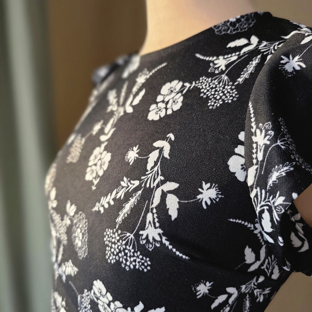 Xhilaration Black & White Floral Flutter Sleeve Dress (Medium) - Picture 3 of 9